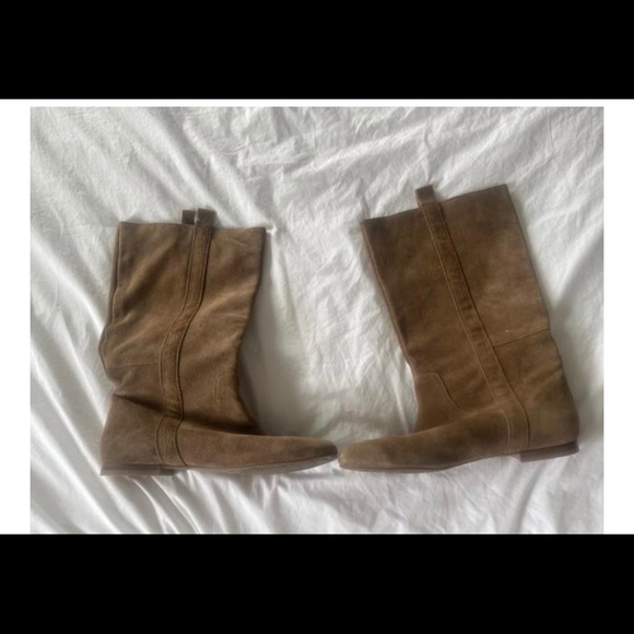 Guess Brown Leather Flat Boots
Size:8 - Picture 3 of 7